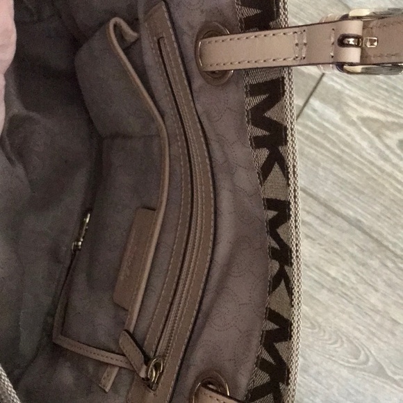 Michael Kors Handbag - Picture 4 of 8